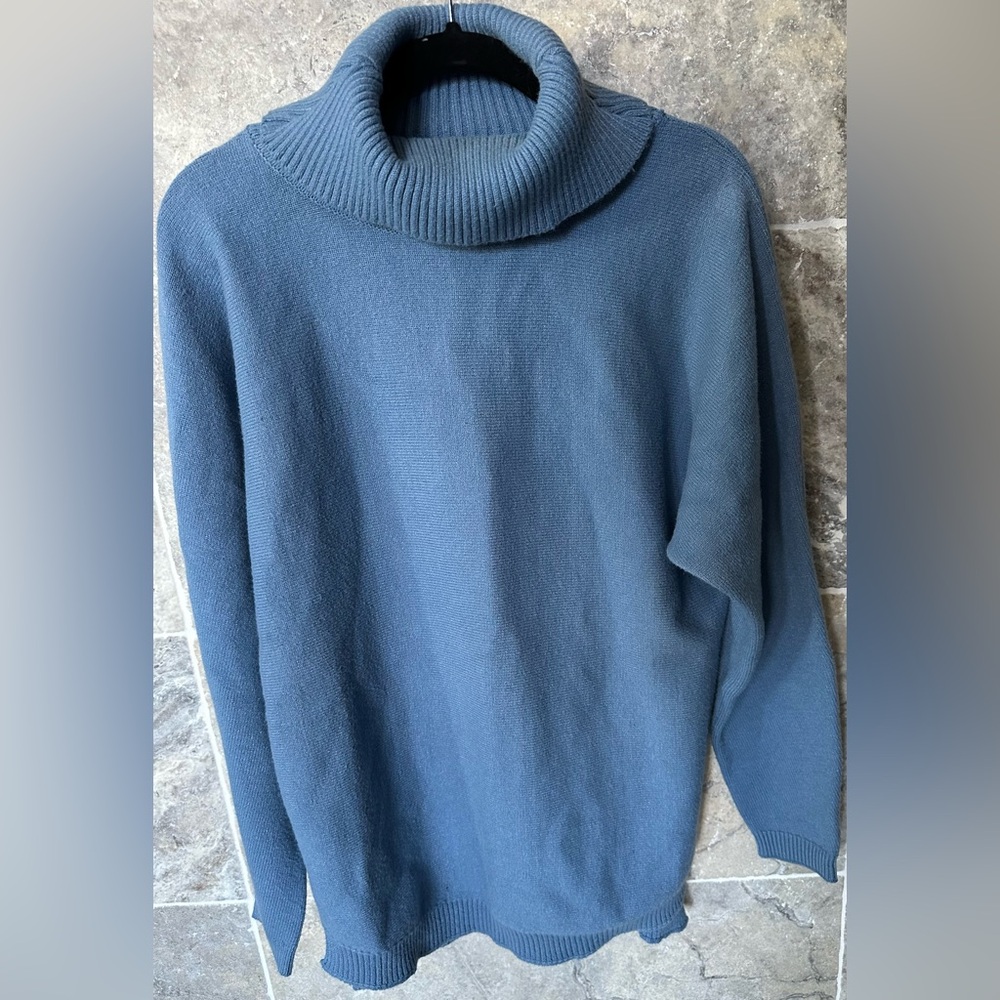 FRANK LYMAN Ladies Women’s Size Small Blue Long Turtleneck Sweater